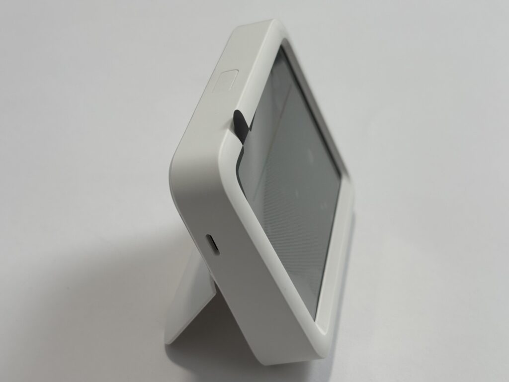 SwitchBot CO2センサーの側面とスタンド
